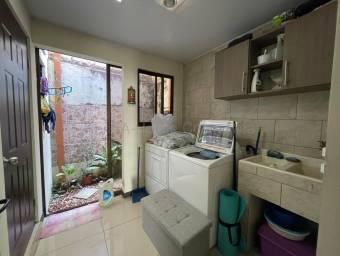 Se vende casa en Zapote San José 26-1913