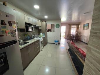 Se vende casa en Zapote San José 26-1913