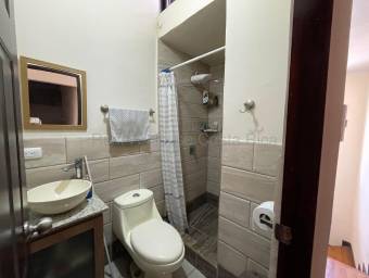 Se vende casa en Zapote San José 26-1913