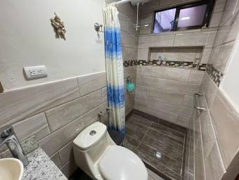 Se vende casa en Zapote San José 26-1913