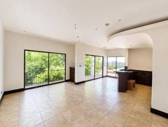 Se vende casa en Ciudad Colón Mora 27-325