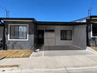 Se alquila casa en Pozos Santa Ana 27-414