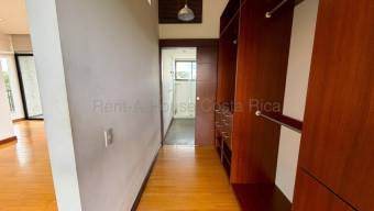 Venta de Casa de 3 Niveles en Piedades de Santa Ana. RAH 27-132 Venta de Casa de 3 Niveles en Piedades de Santa Ana. RAH 27-132