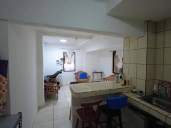 Casa con 2 apartamentos en Santo Tomás de Santo Domingo