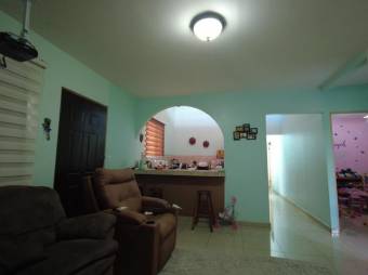 Casa con 2 apartamentos en Santo Tomás de Santo Domingo