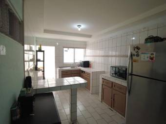 Casa con 2 apartamentos en Santo Tomás de Santo Domingo