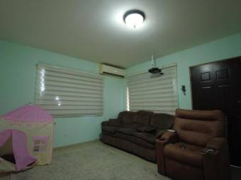 Casa con 2 apartamentos en Santo Tomás de Santo Domingo