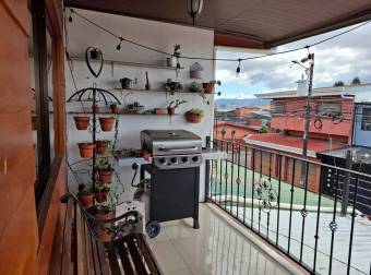 Se Vende 1 Casa y 2 Apartamentos Adjuntos en Llorente de Tibás , San Jose