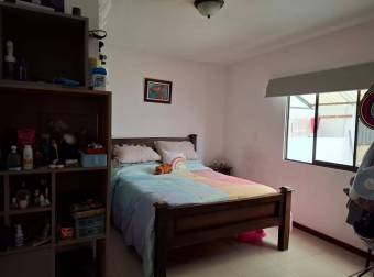 Se Vende 1 Casa y 2 Apartamentos Adjuntos en Llorente de Tibás , San Jose
