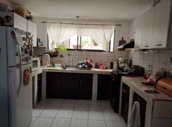 Se Vende 1 Casa y 2 Apartamentos Adjuntos en Llorente de Tibás , San Jose
