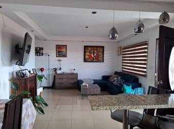 Se Vende 1 Casa y 2 Apartamentos Adjuntos en Llorente de Tibás , San Jose