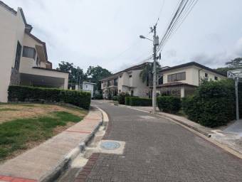 Se vende lote en Uruca Santa Ana 27-92