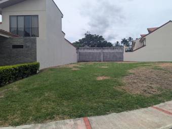 Se vende lote en Uruca Santa Ana 27-92