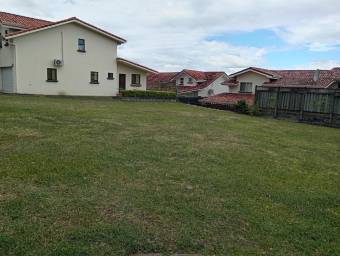 Se vende lote en Piedades Santa Ana 25-1268