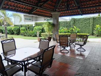 Se vende lote en Piedades Santa Ana 25-1268