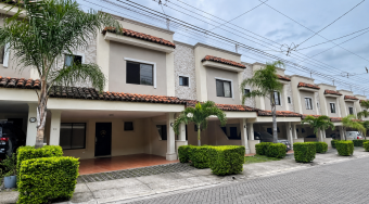 Casa tipo townhouse en venta en Condominio Santa Ana Hills