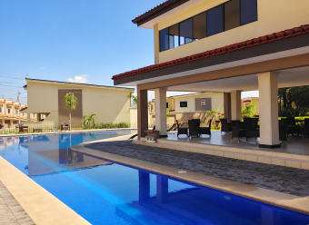 Casa tipo townhouse en venta en Condominio Santa Ana Hills