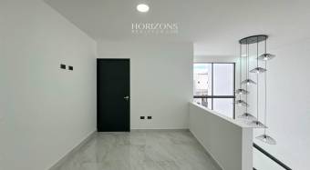 Estrene Casa con 5 Habitaciones 1 En Primer Nivel Condominio Distrito San Juan nja1170