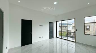 Estrene Casa con 5 Habitaciones 1 En Primer Nivel Condominio Distrito San Juan nja1170