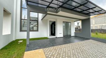 Estrene Casa con 5 Habitaciones 1 En Primer Nivel Condominio Distrito San Juan nja1170
