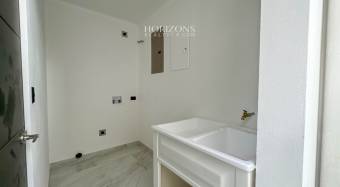 Estrene Casa con 5 Habitaciones 1 En Primer Nivel Condominio Distrito San Juan nja1170