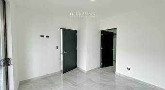 Estrene Casa con 5 Habitaciones 1 En Primer Nivel Condominio Distrito San Juan nja1170