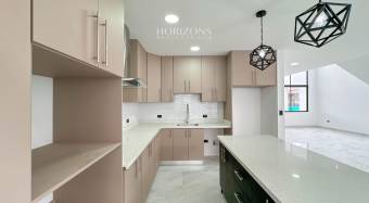 Estrene Casa con 5 Habitaciones 1 En Primer Nivel Condominio Distrito San Juan nja1170