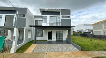 Estrene Casa con 5 Habitaciones 1 En Primer Nivel Condominio Distrito San Juan nja1170