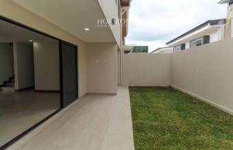 ¡Casa Nueva! de 3 Habitaciones y Oficina  Sala de TV en Condominio Distrito San Juan nja1