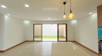 ¡Casa Nueva! de 3 Habitaciones y Oficina  Sala de TV en Condominio Distrito San Juan nja1