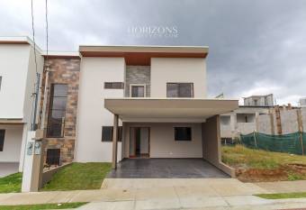 ¡Casa Nueva! de 3 Habitaciones y Oficina  Sala de TV en Condominio Distrito San Juan nja1