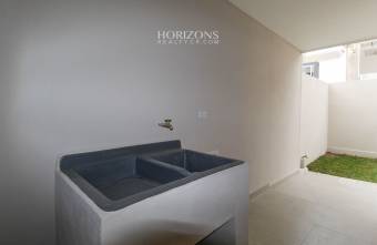 ¡Casa Nueva! de 3 Habitaciones y Oficina  Sala de TV en Condominio Distrito San Juan nja1