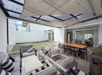 Se Vende Casa con Patio en Condominio Génesis en Sabanilla 2 Habitaciones y Oficina noj125