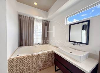 Se Vende Casa con Patio en Condominio Génesis en Sabanilla 2 Habitaciones y Oficina noj125