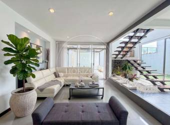 Se Vende Casa con Patio en Condominio Génesis en Sabanilla 2 Habitaciones y Oficina noj125