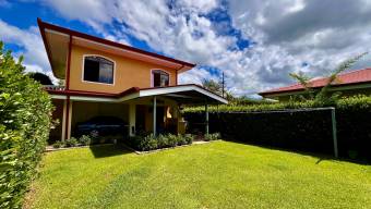 SE VENDE CASA DE ALTA CALIDAD EN LA ESPERANZA DE SAN PEDRO CON AMPLIO TERRENO