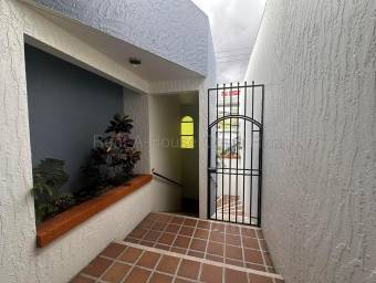 Se vende casa en San Vicente Moravia 27-9