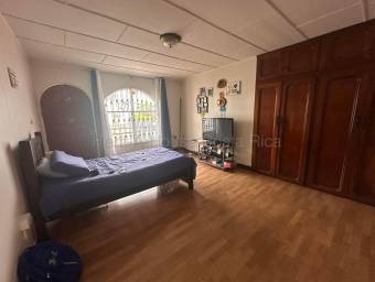 Se vende casa en San Vicente Moravia 27-9