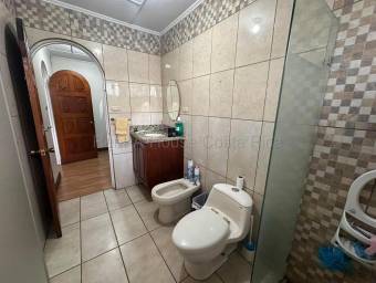 Se vende casa en San Vicente Moravia 27-9