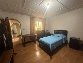 Se vende casa en San Vicente Moravia 27-9