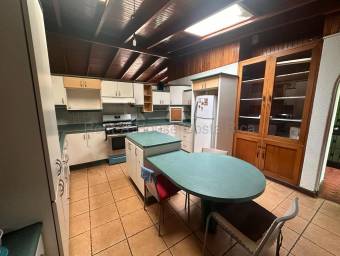 Se vende casa en San Vicente Moravia 27-9