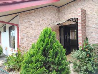Venta de Casa en Mercedes de Heredia. RAH 27-404