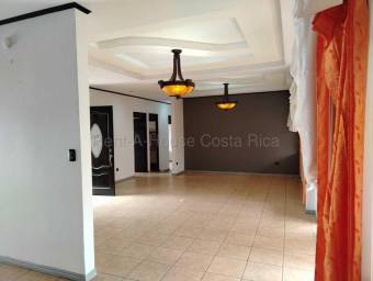 Venta de Casa en Mercedes de Heredia. RAH 27-404