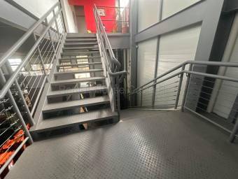 Se alquila local comercial en Colón Mora 27-426