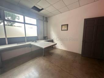 Se alquila local comercial en Colón Mora 27-426