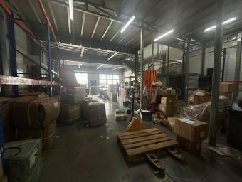 Se alquila local comercial en Colón Mora 27-426