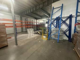 Se alquila local comercial en Colón Mora 27-426