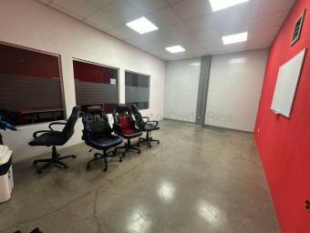 Se alquila local comercial en Colón Mora 27-426