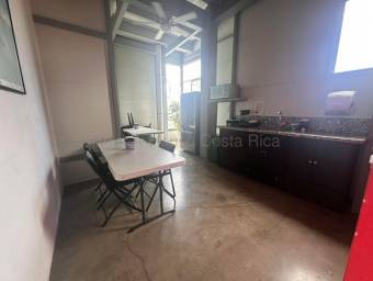 Se alquila local comercial en Colón Mora 27-426