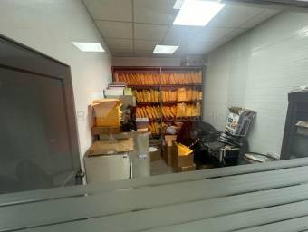 Se alquila local comercial en Colón Mora 27-426